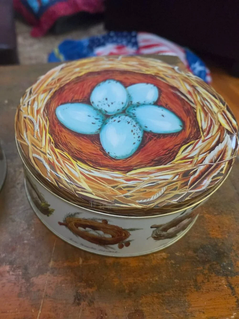 robins nest tins set of two nice artwork displayed on tins two sizes